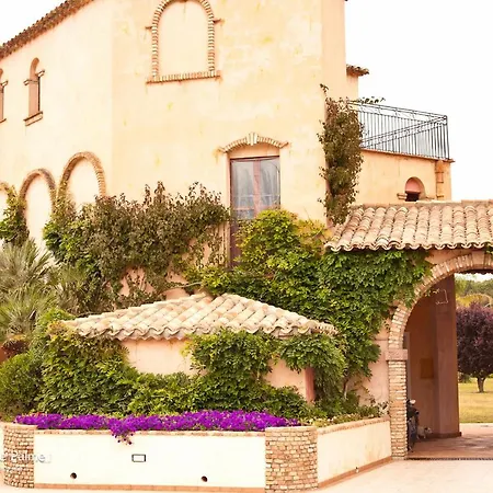 Simple Gem Of Le Dimore Di 2 Bedroom Sleeps 6 アパート *