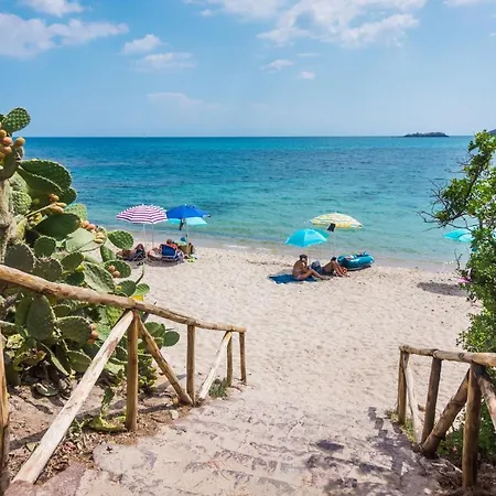 Simple Gem Of Le Dimore Di 2 Bedroom Sleeps 6 アパート