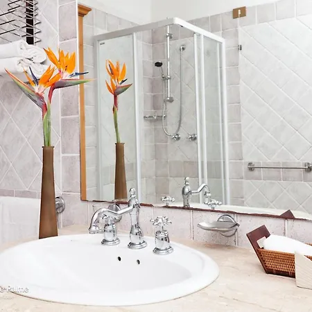 Simple Gem Of Le Dimore Di 2 Bedroom Sleeps 6 アパート *